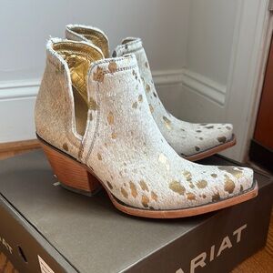 Ariat women’s size 10B Medium Dixon Haircalf ankle boots.